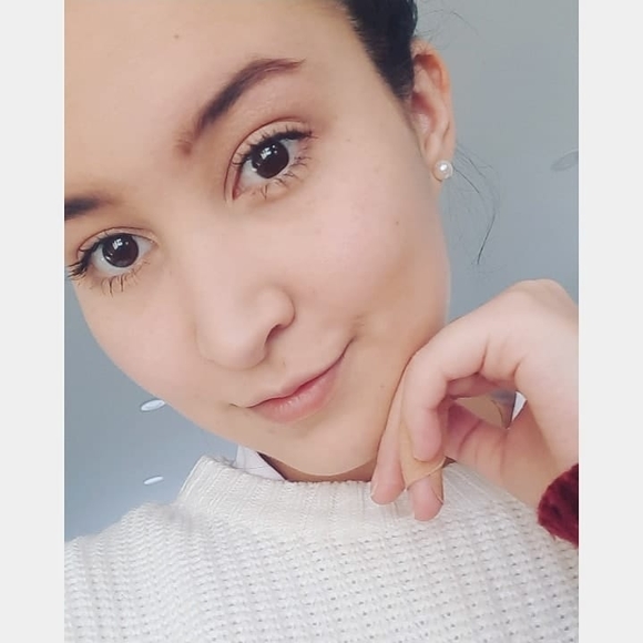 Meet your Posher, Ana - Picture 1 of 1